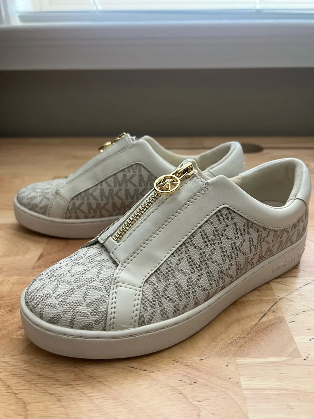 Michael Kors Cream & Beige MK Logo Zip-Front Slip-On Sneakers. Size 5M